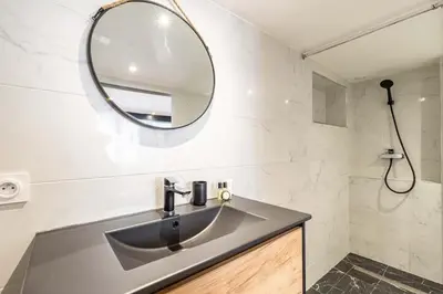 Salle de bains dans l'établissement 3 LEGOF - Charmant appartement 4 couchages centre Cannes