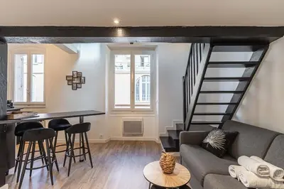 Coin salon dans l'établissement 3 LEGOF - Charmant appartement 4 couchages centre Cannes