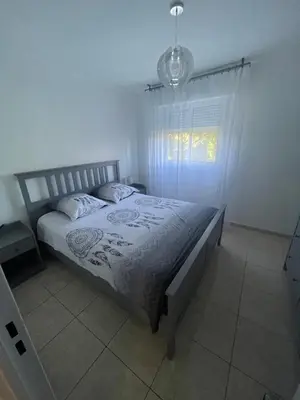 Un ou plusieurs lits dans un hébergement de l'établissement Superbe 3 pièces épurée de 65 m2, refait à Neuf, dans residence calme, climatisé, place de parking privée, à 800 m de la plage