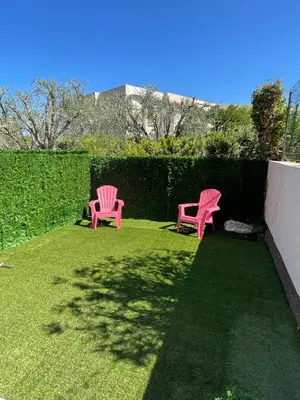 Jardin de l'établissement Superbe 3 pièces épurée de 65 m2, refait à Neuf, dans residence calme, climatisé, place de parking privée, à 800 m de la plage