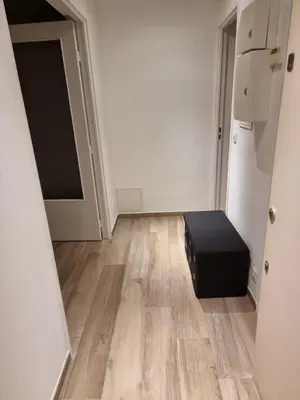 Plan de l'établissement Superbe 3 pièces épurée de 65 m2, refait à Neuf, dans residence calme, climatisé, place de parking privée, à 800 m de la plage
