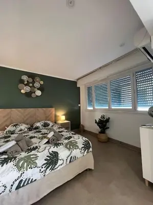 Un ou plusieurs lits dans un hébergement de l'établissement Superbe 2 pièces, tout équipé centre de Cannes.