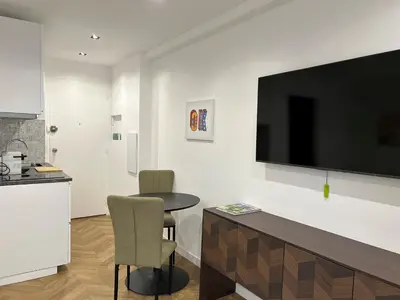 Télévision ou salle de divertissement dans l'établissement Moderne Studio BALCON, rue D'ANTIBES- HYPER CENTRE A0B191