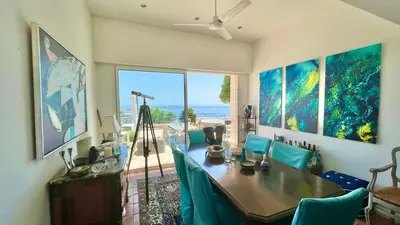 Télévision ou salle de divertissement dans l'établissement Castel Horizon - Super Cannes - 360 Degrees View