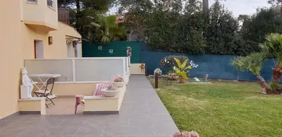 Jardin de l'établissement Studio Meublé-Juan Pins-Logt2