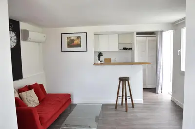 Cuisine ou kitchenette dans l'établissement 7 Avenue de Provence