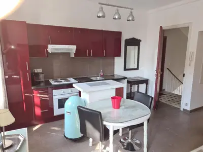 Cuisine ou kitchenette dans l'établissement La MASCOTTE 1