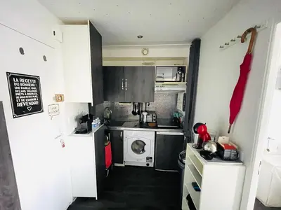 Cuisine ou kitchenette dans l'établissement Studio cosy à 1mn de la plage