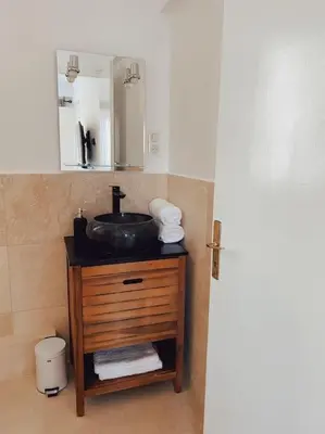 Salle de bains dans l'établissement 2 bedroom apartment in Cannes near the beach
