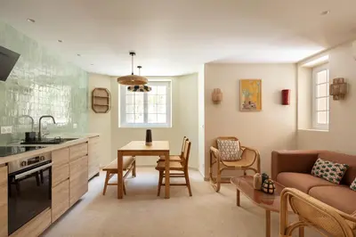Cuisine ou kitchenette dans l'établissement Modern Luxury Apartment 6 pax