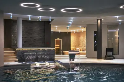 Piscine de l'établissement First Cap - Luxury 1BR with terrace in the most prestigious development of the French Riviera ou située à proximité