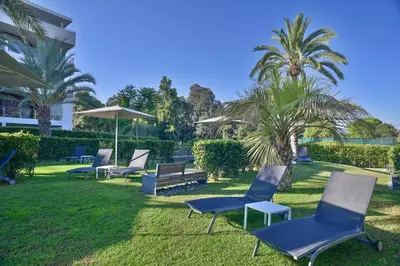 Jardin de l'établissement First Cap - Luxury 1BR with terrace in the most prestigious development of the French Riviera