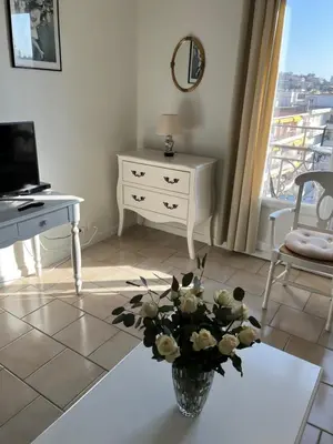 Télévision ou salle de divertissement dans l'établissement Cannes, Croisette, Palais Miramar
