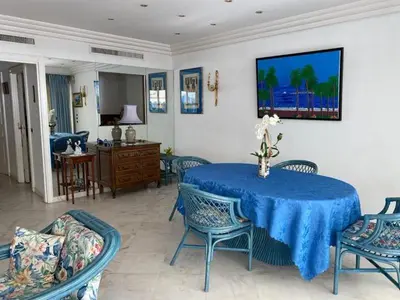 Télévision ou salle de divertissement dans l'établissement Appartement Miramar Cannes Croisette