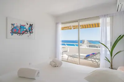 Un ou plusieurs lits dans un hébergement de l'établissement T3 luxe - vue mer panoramique - Marina baie des anges