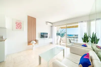 Coin salon dans l'établissement T3 luxe - vue mer panoramique - Marina baie des anges