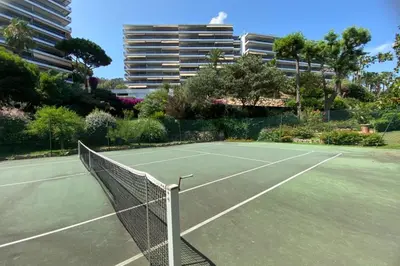 Tennis ou squash au sein de l'appartement ou à proximité