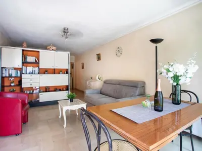 Cuisine ou kitchenette dans l'établissement Studio Le Tiercé by Interhome
