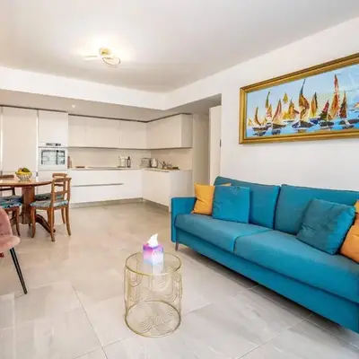 Juan Les Pins Two Bed Apt Beach Access