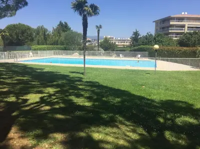 Piscine de l'établissement Superbe résidence avec piscine et tennis ou située à proximité