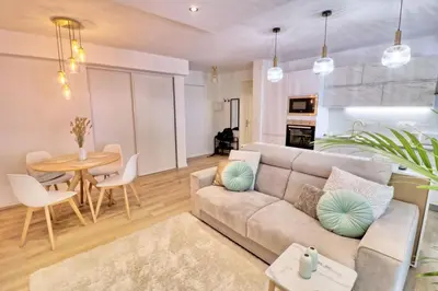 Coin salon dans l'établissement Ref FLEUR - Palmes d'Or Properties