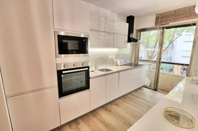 Cuisine ou kitchenette dans l'établissement Ref FLEUR - Palmes d'Or Properties