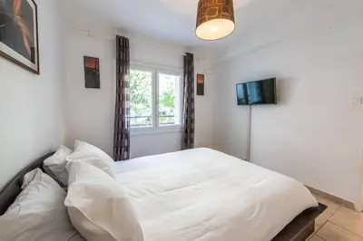 Un ou plusieurs lits dans un hébergement de l'établissement Cannes Branly :2BDR Apartment