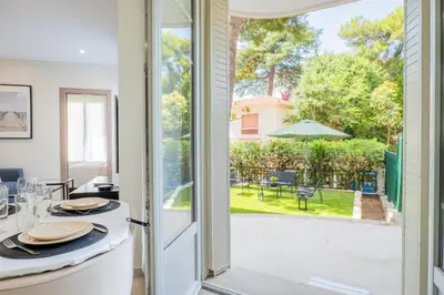 Jardin de l'établissement Garden-level apartment 10-min on foot to City Center