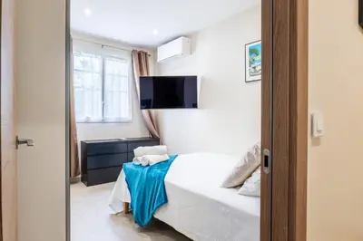 Un ou plusieurs lits dans un hébergement de l'établissement Garden-level apartment 10-min on foot to City Center