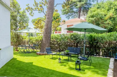 Jardin de l'établissement Garden-level apartment 10-min on foot to City Center