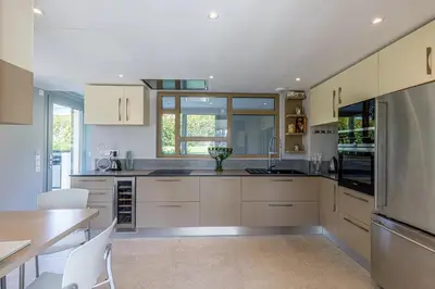 Cuisine ou kitchenette dans l'établissement Luxueuse Villa Charleston - Vue mer, Sauna Hammam