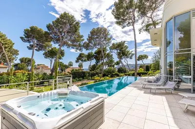 Piscine de l'établissement Luxueuse Villa Charleston - Vue mer, Sauna Hammam ou située à proximité