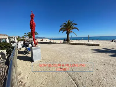 Vue générale sur la mer ou vue sur la mer prise depuis l'appartement