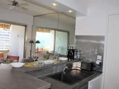 Cuisine ou kitchenette dans l'établissement Appartement 2 Pièces, 4 couchages avec terrasse et vue panoramique - FR-1-252A-112