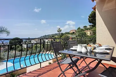 Balcon ou terrasse dans l'établissement Villa Nostrodamo Villa with panoramic sea view