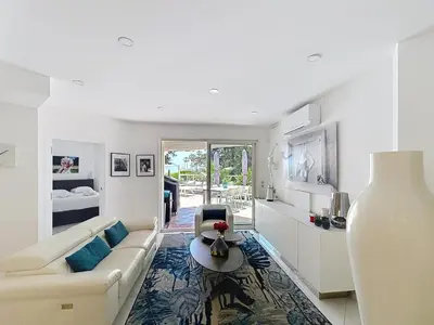 Coin salon dans l'établissement Apartment La Palmeraie with terrace Golfe Juan
