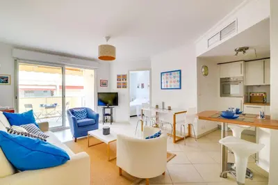 Cuisine ou kitchenette dans l'établissement Parc RL Perfect 1 bedroom apartment next to beaches and shops