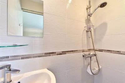 Salle de bains dans l'établissement Appartement le San Francisco bright and calm 3 bedroom flat