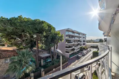 Balcon ou terrasse dans l'établissement Appartement le San Francisco bright and calm 3 bedroom flat