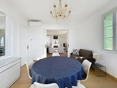 Cuisine ou kitchenette dans l'établissement Palais Alexandre III Magnificent 4 sea view 100m from the Croisette