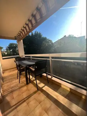 Balcon ou terrasse dans l'établissement 2 pièces proche plage + parking
