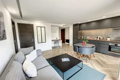Cuisine ou kitchenette dans l'établissement Heart of Cannes contemporary 2BR garden view Palais & Croisette 5 mn by Olam Properties