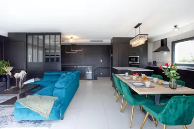 Cuisine ou kitchenette dans l'établissement Villa modern Super-Cannes heated Pool, Parking, CLIM, 7 min to Cannes Beach