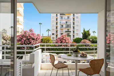 Balcon ou terrasse dans l'établissement Sunlight Properties - La Plage - Juan Les Pins - 100m from the beach