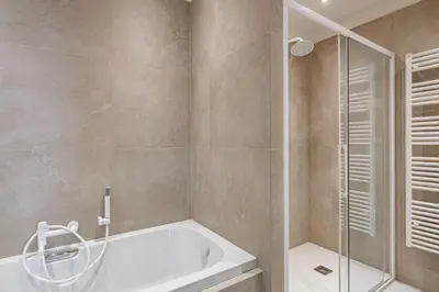 Salle de bains dans l'établissement Superbe appartement 120m2 au coeur de Cannes
