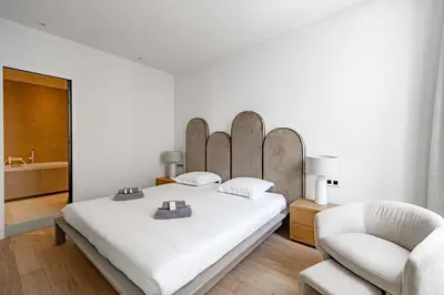 Un ou plusieurs lits dans un hébergement de l'établissement Superbe appartement 120m2 au coeur de Cannes