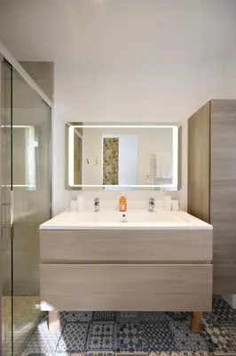 Salle de bains dans l'établissement Super Central, Spacious, Sunny Large Deck & SPA