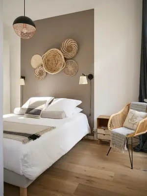 Un ou plusieurs lits dans un hébergement de l'établissement Super Central, Spacious, Sunny Large Deck & SPA