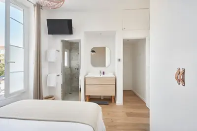 Un ou plusieurs lits dans un hébergement de l'établissement Super Central, Spacious, Sunny Large Deck & SPA