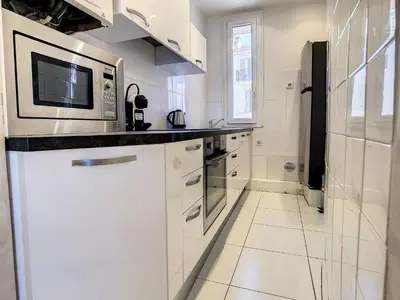 Cuisine ou kitchenette dans l'établissement Quality 1 bedroom rue du Canada 5 mins Croisette 208